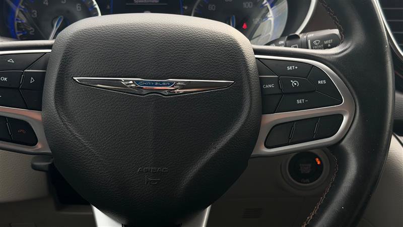 Used 2018 Chrysler Pacifica Touring-L FWD image 30