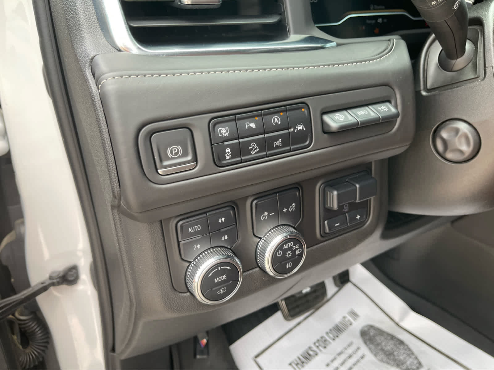 Used 2023 GMC Yukon Denali Ultimate AWD/4WD image 12