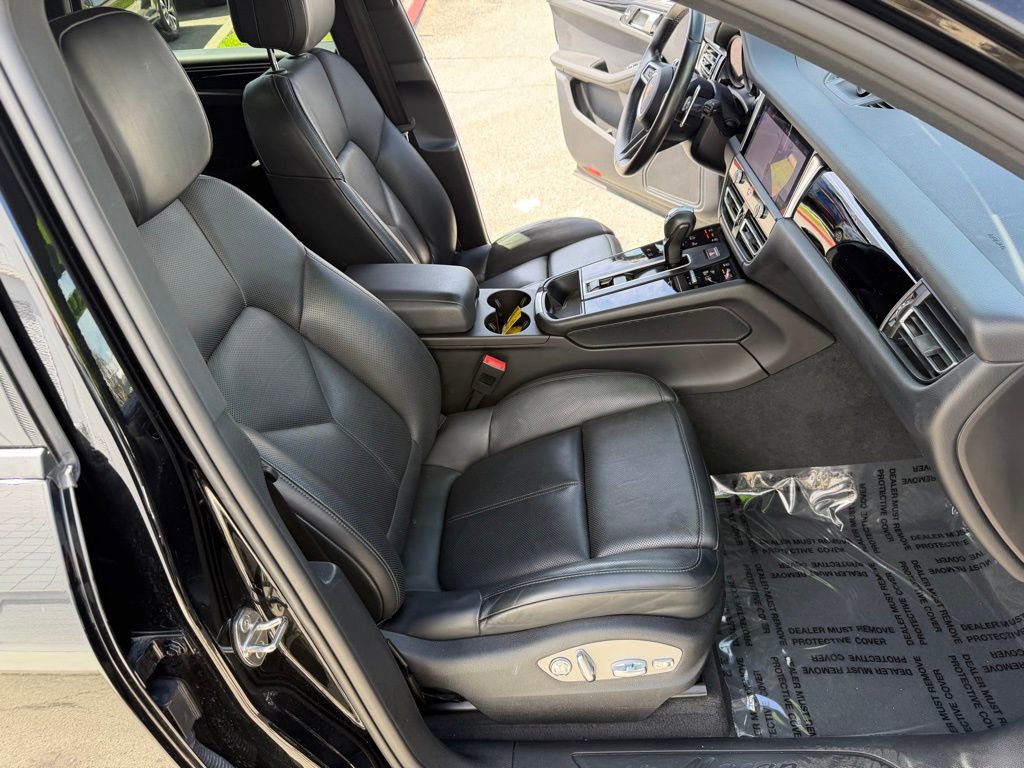 Used 2024 Porsche Macan AWD/4WD image 18