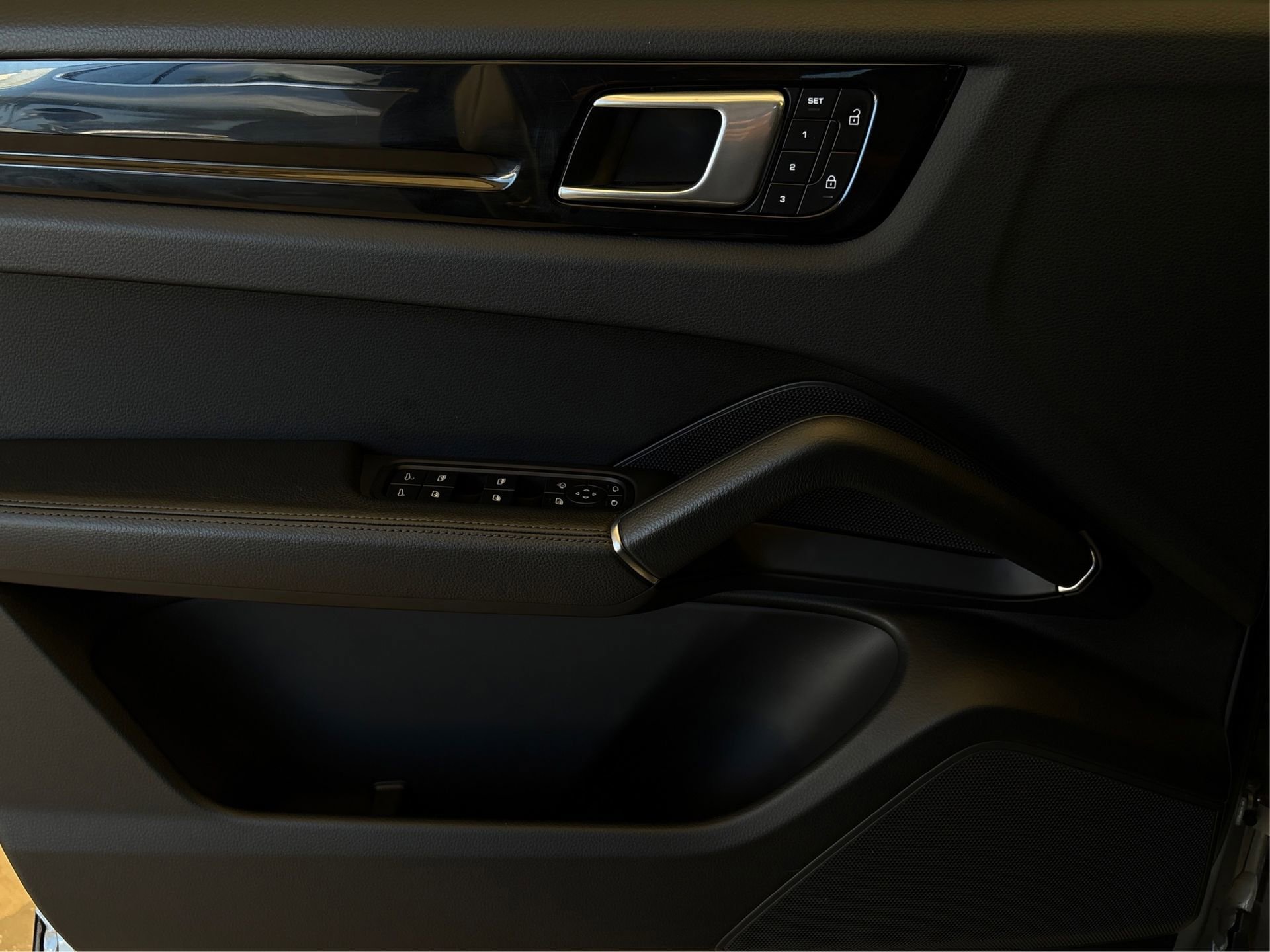 Used 2022 Porsche Cayenne image 21