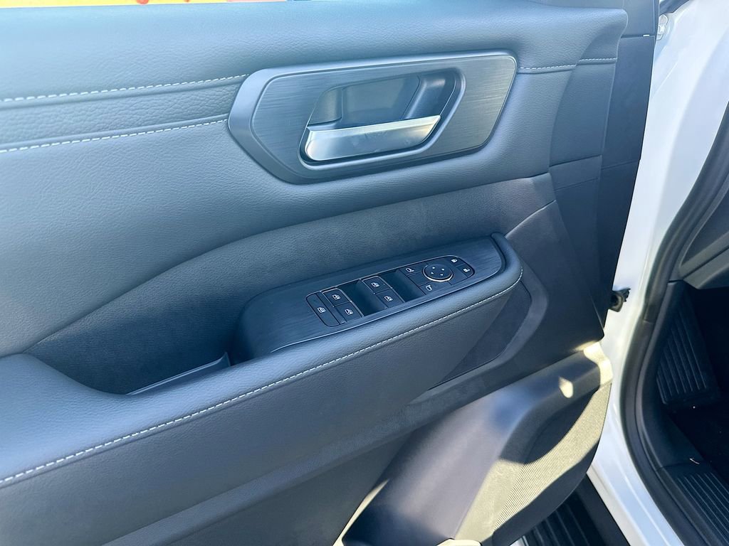 New 2026 Nissan Armada SV image 7