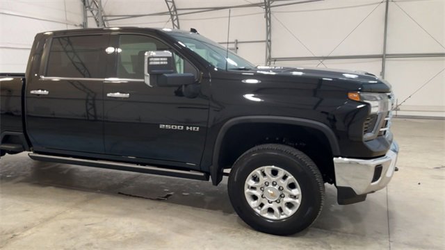 Used 2025 Chevrolet Silverado 2500 LTZ w/ LTZ Convenience Package image 3
