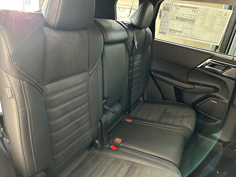 New 2025 Mitsubishi Outlander SE image 29
