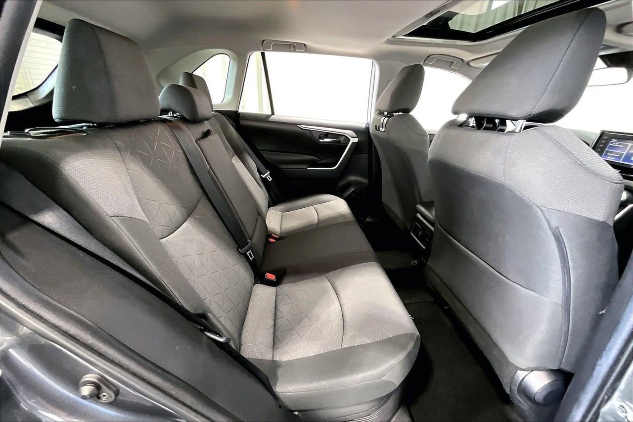 Used 2021 Toyota RAV4 XLE w/ Convenience Package image 20