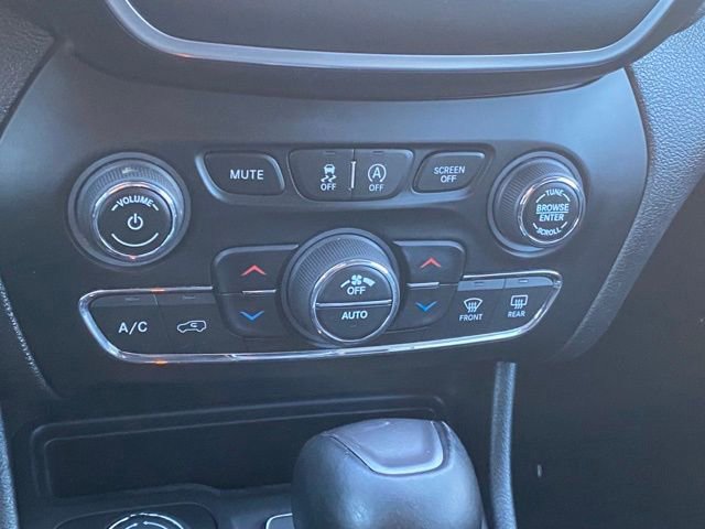 Used 2022 Jeep Cherokee Latitude Lux image 18