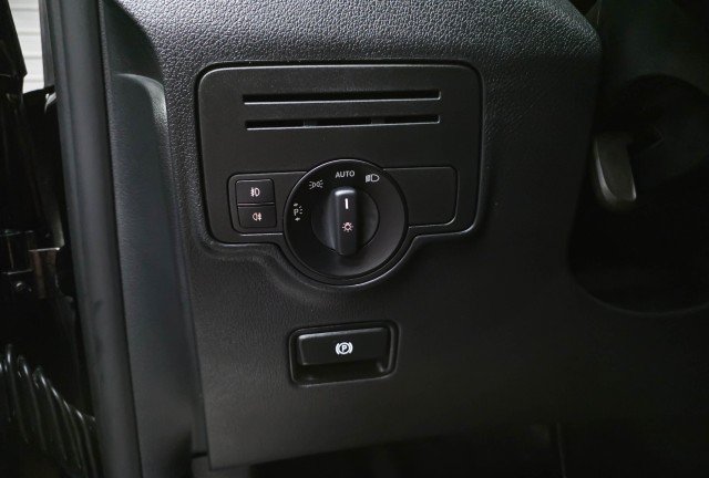 Used 2018 Mercedes-Benz Metris Passenger image 30