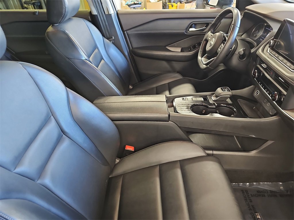 Used 2023 Nissan Rogue SV w/ SV Premium B Package image 10