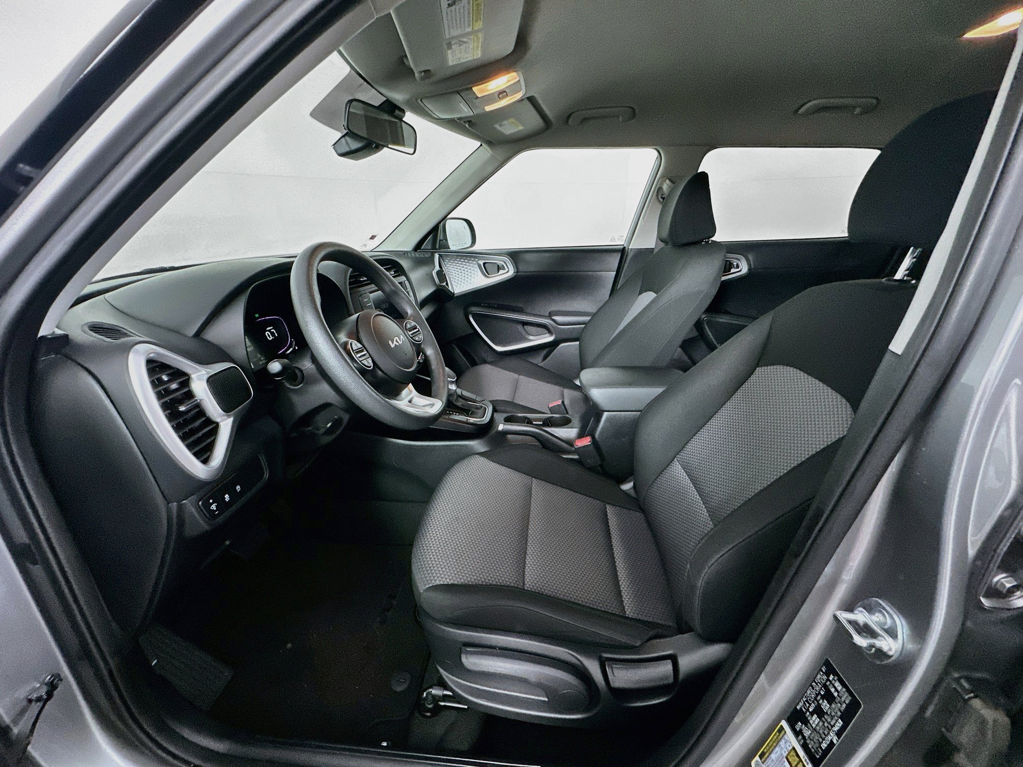 Used 2025 Kia Soul LX w/ LX Technology Package FWD image 13