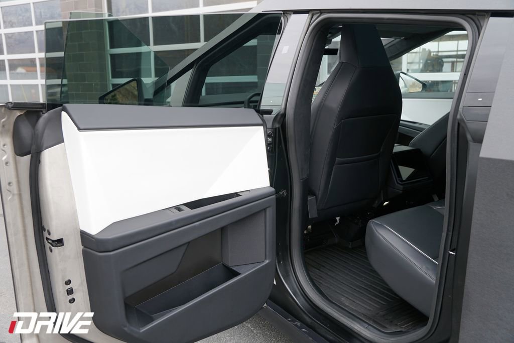 Used 2024 Tesla Cybertruck AWD Crew Cab image 29