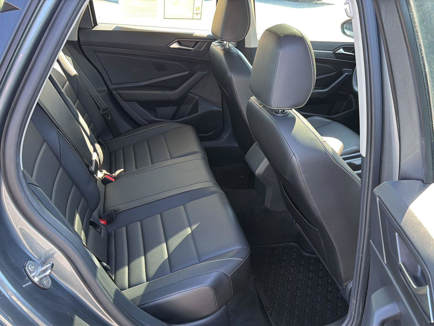 Used 2022 Volkswagen Jetta SE FWD image 12