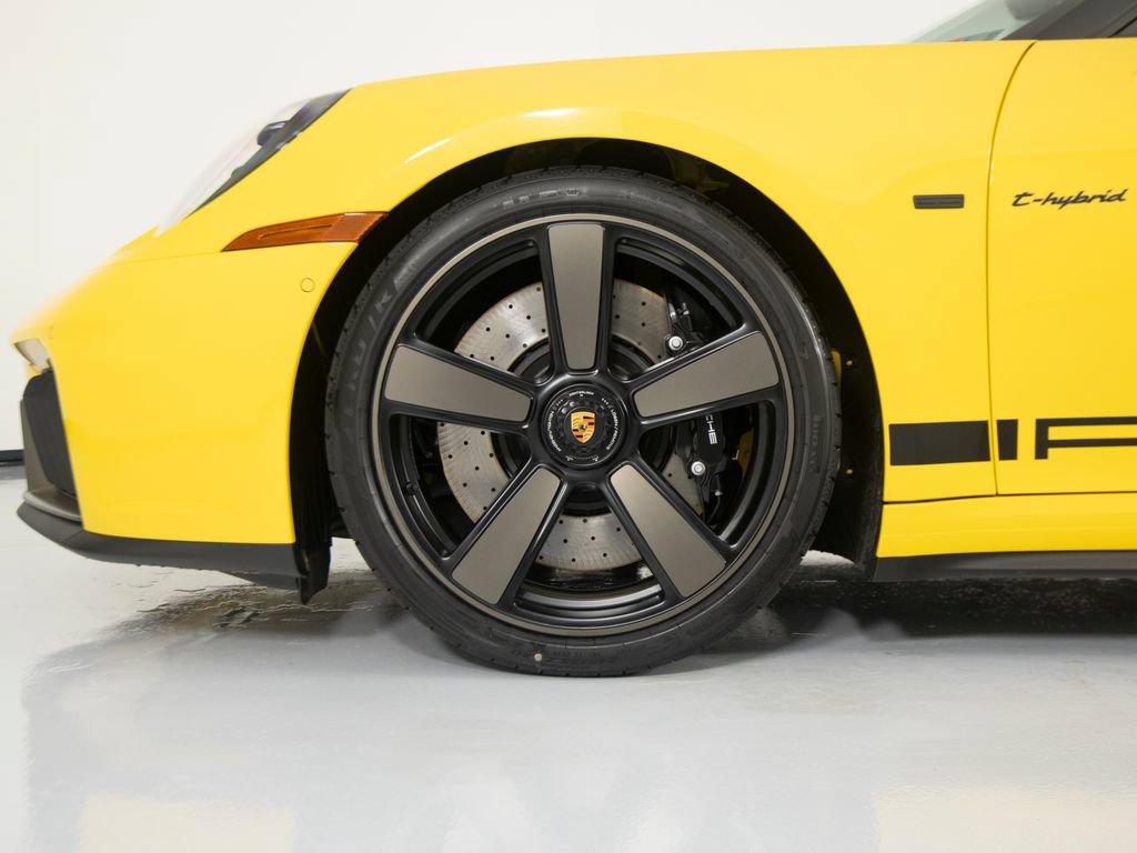 Certified 2026 Porsche 911 Carrera GTS RWD image 71
