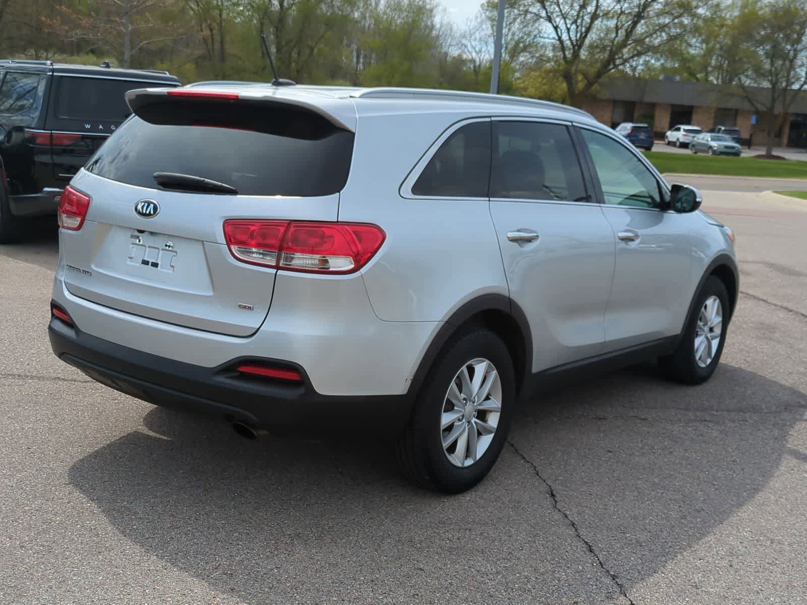 Used 2017 Kia Sorento FWD image 8