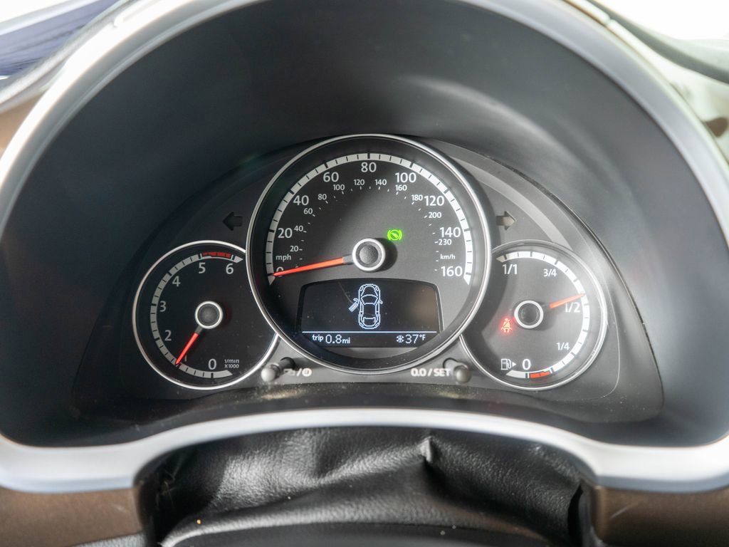 Used 2013 Volkswagen Beetle TDI FWD image 16