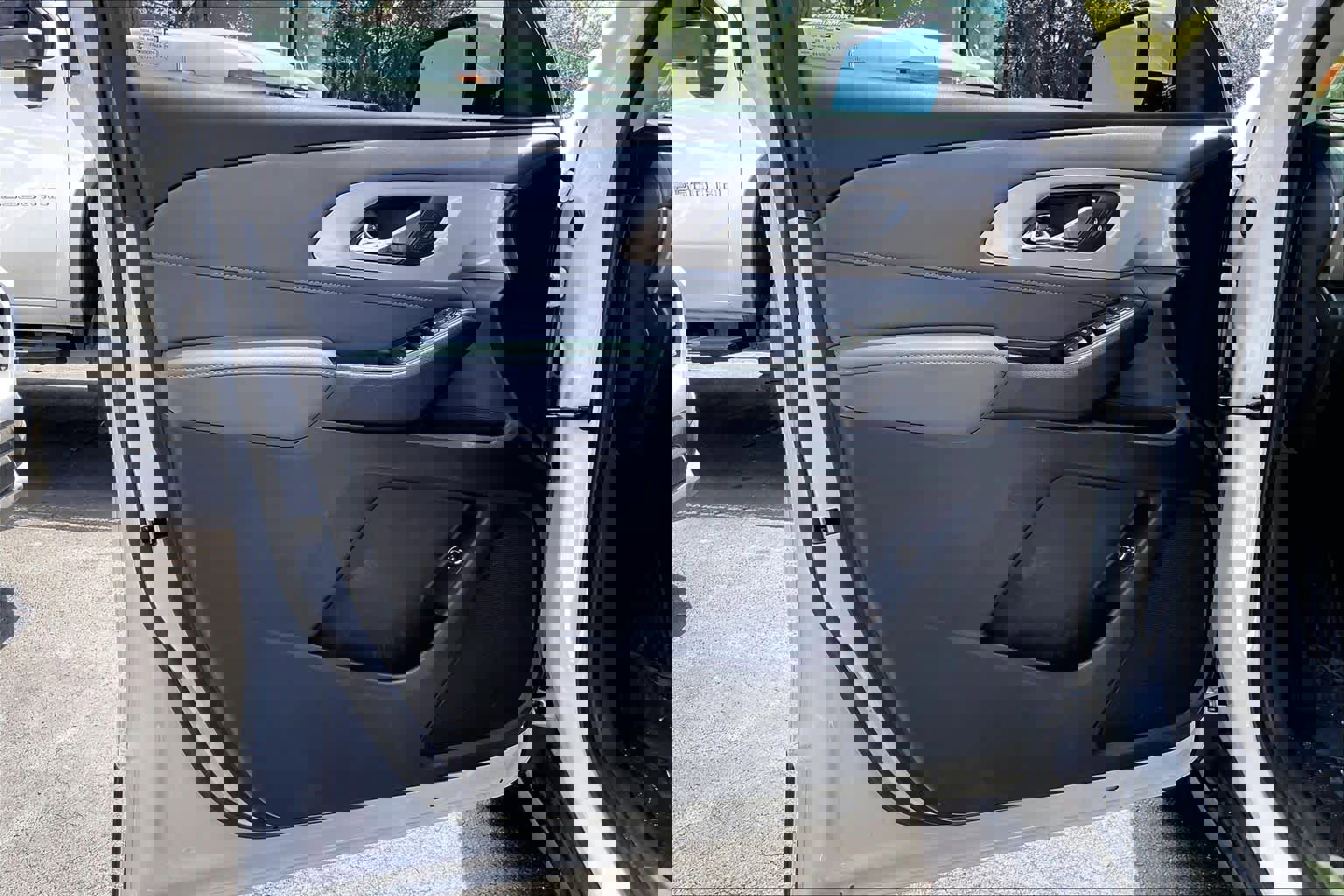 Used 2020 Chevrolet Traverse LT FWD image 22