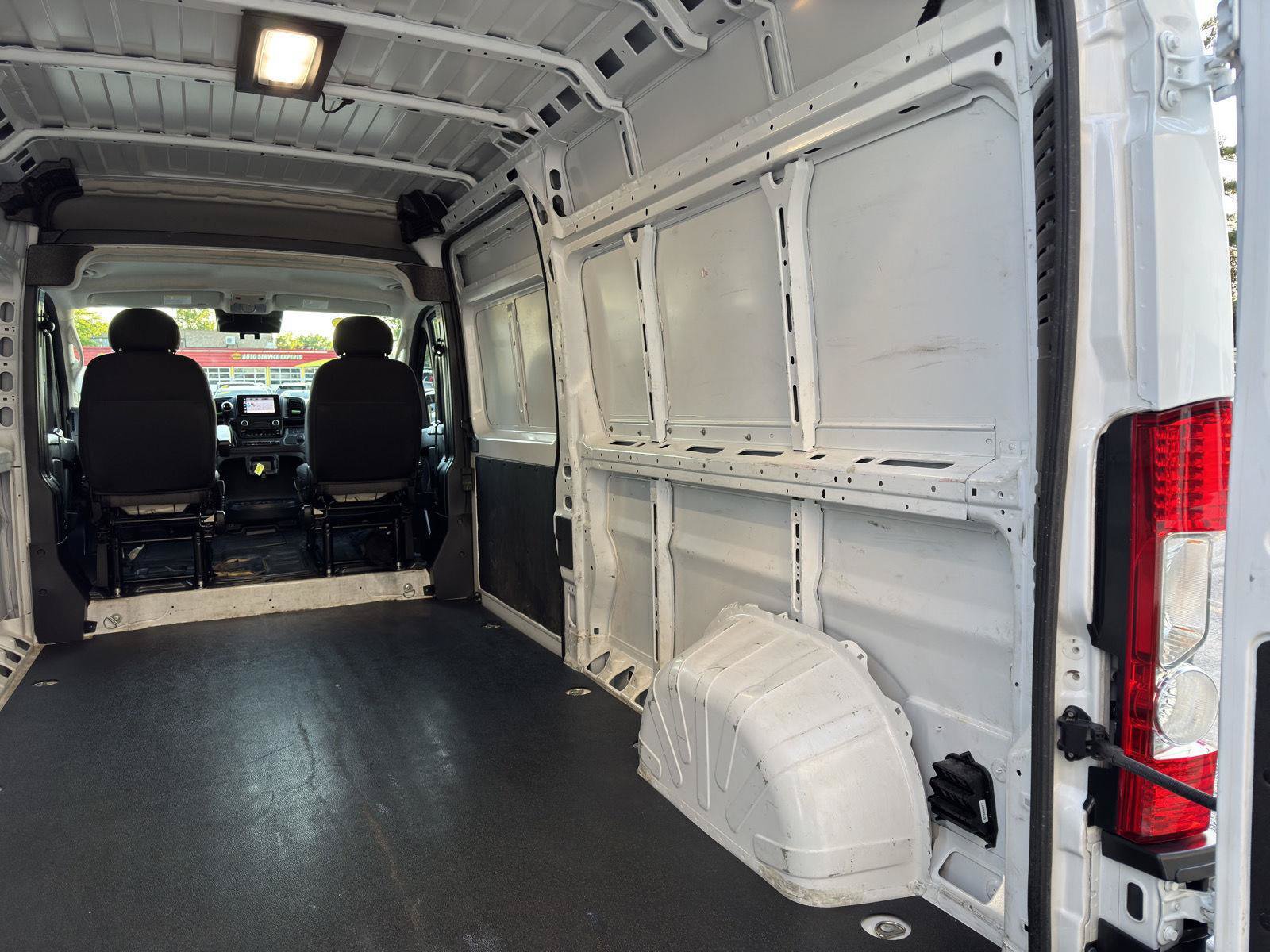 Used 2025 RAM ProMaster 2500 w/ Convenience Group FWD image 11
