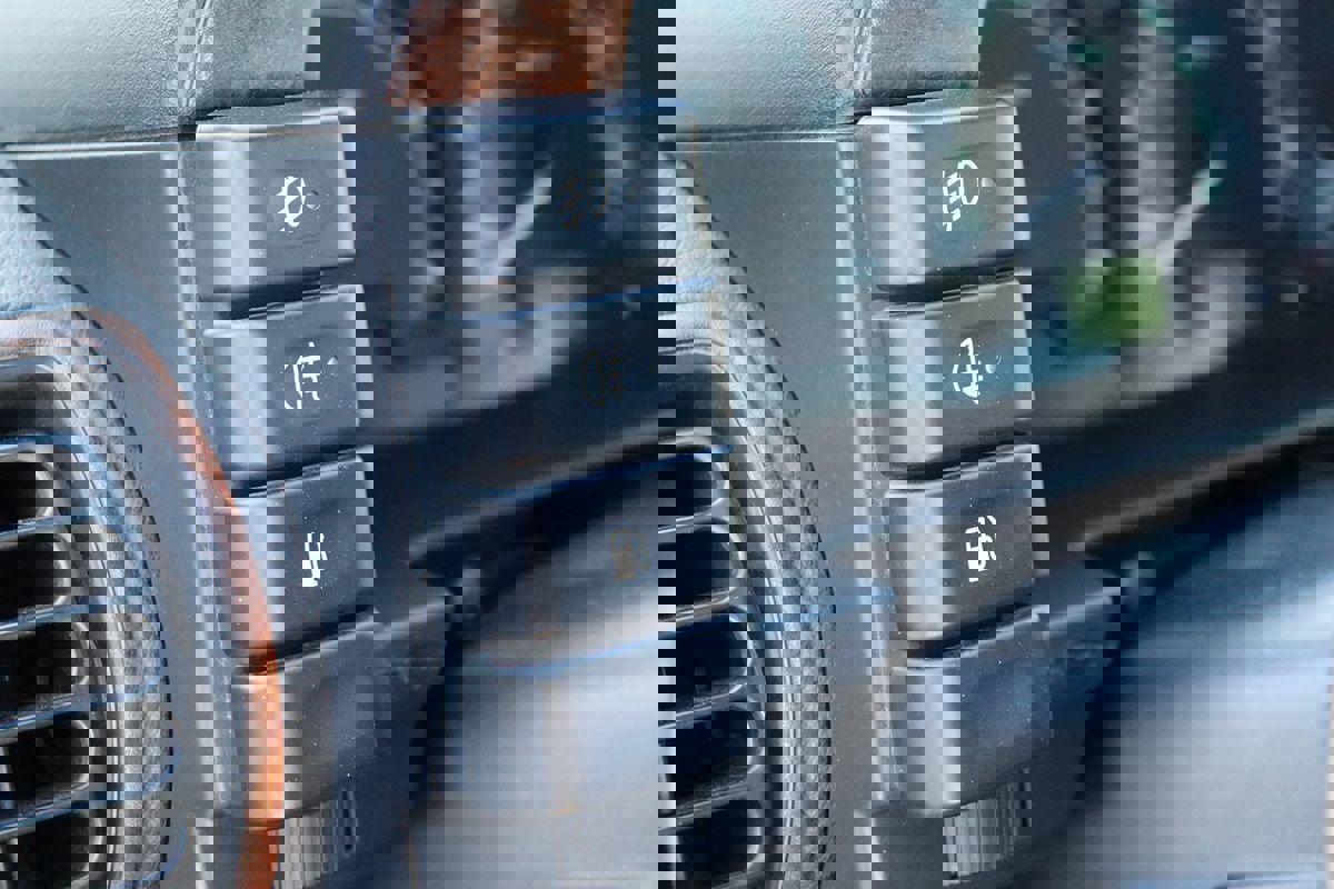 Used 2004 Land Rover Discovery SE image 24