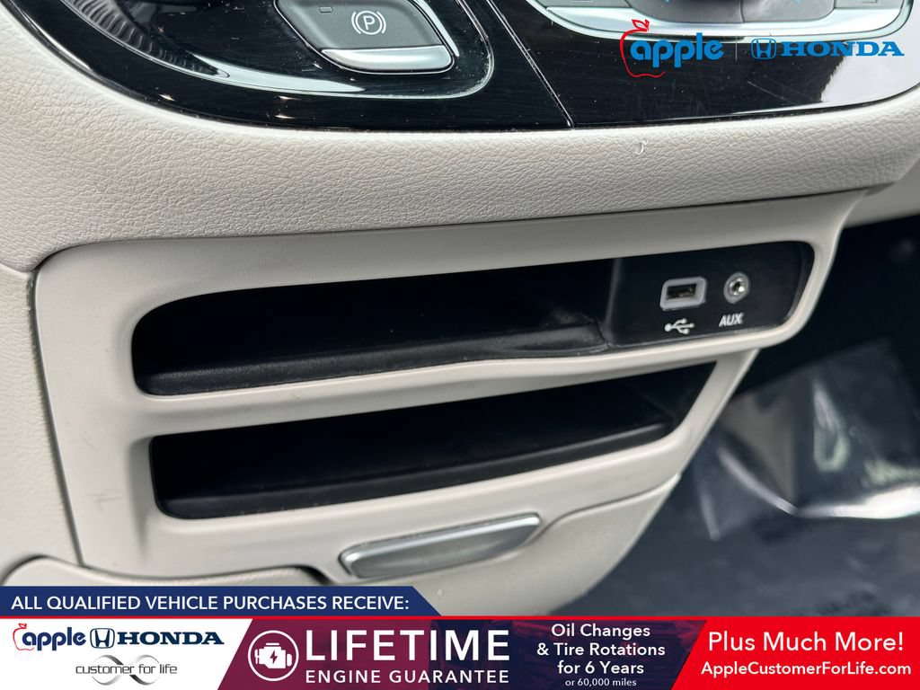 Used 2017 Chrysler Pacifica Touring FWD image 28