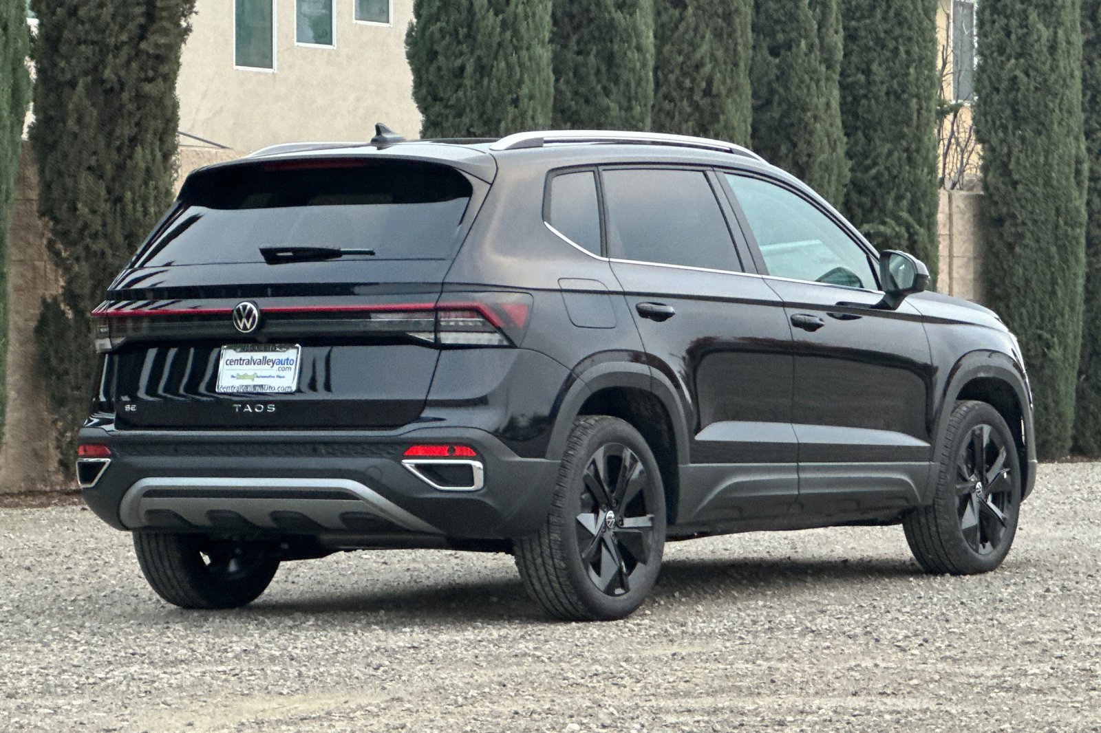 New 2026 Volkswagen Taos SE image 4