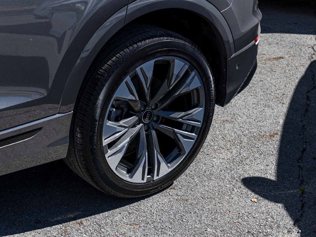 Used 2025 Audi Q8 Premium Plus AWD/4WD image 9