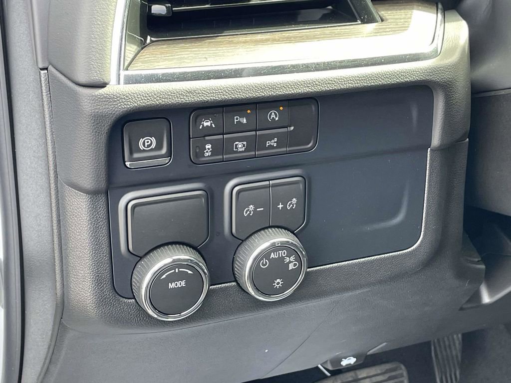 Used 2025 Chevrolet Tahoe LS image 27