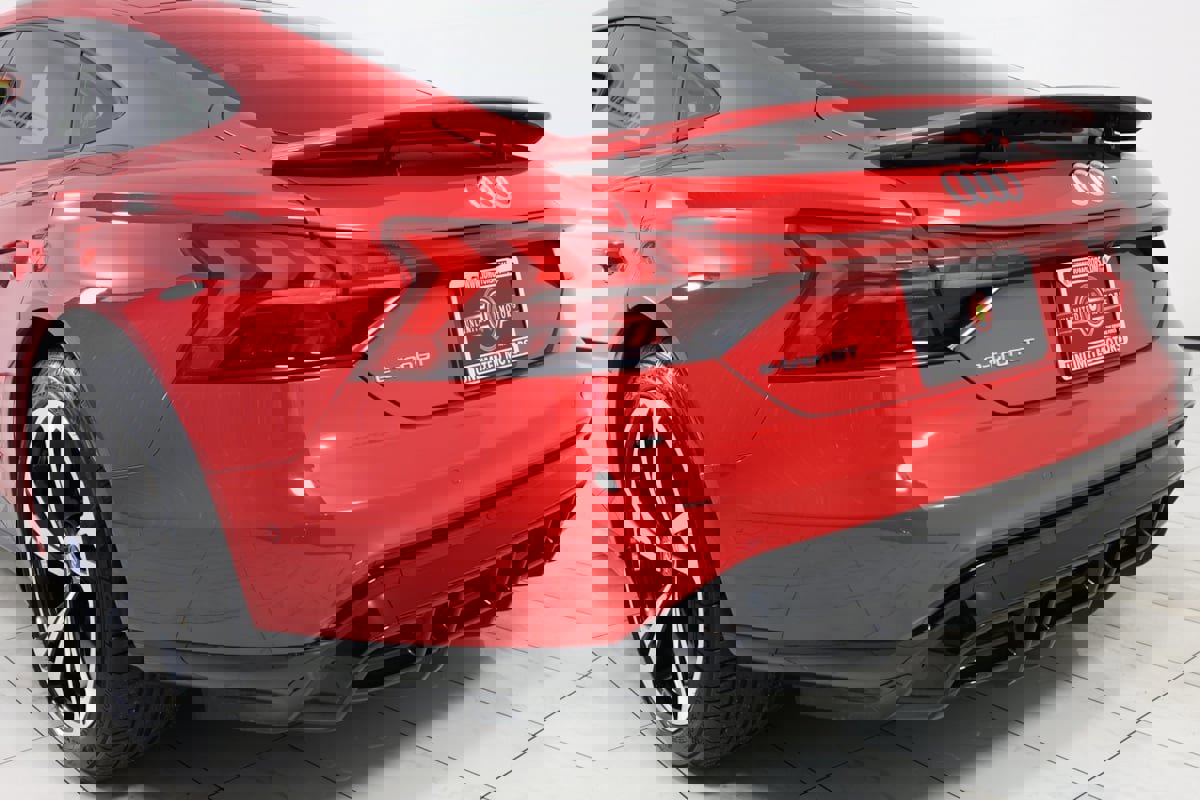 Used 2022 Audi e-tron GT Prestige image 47