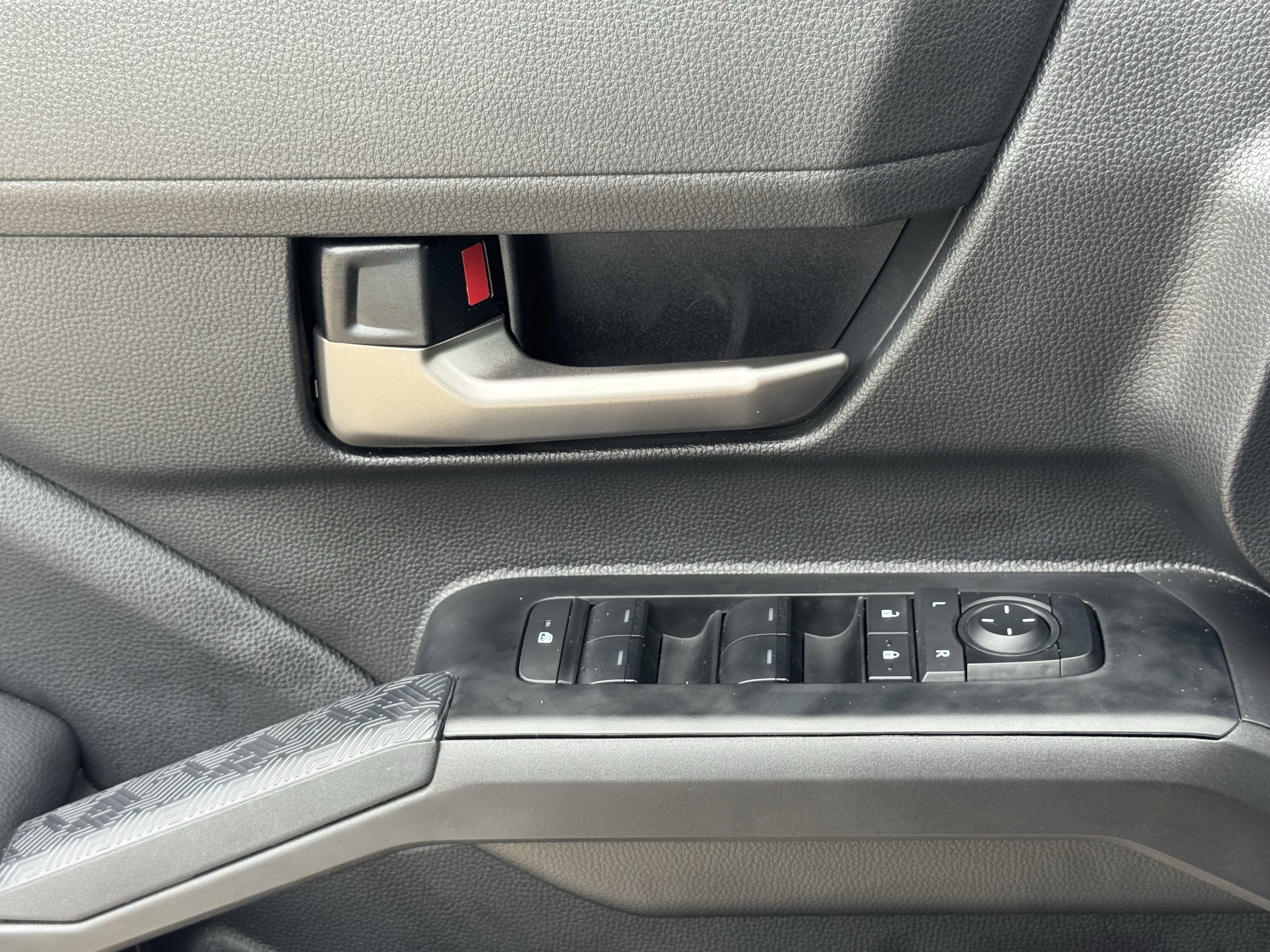 Used 2025 Toyota Tacoma TRD Sport AWD/4WD image 27