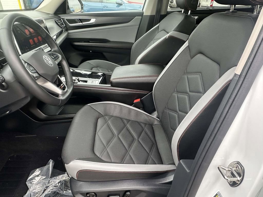 Certified 2025 Volkswagen Atlas Peak Edition SE image 22