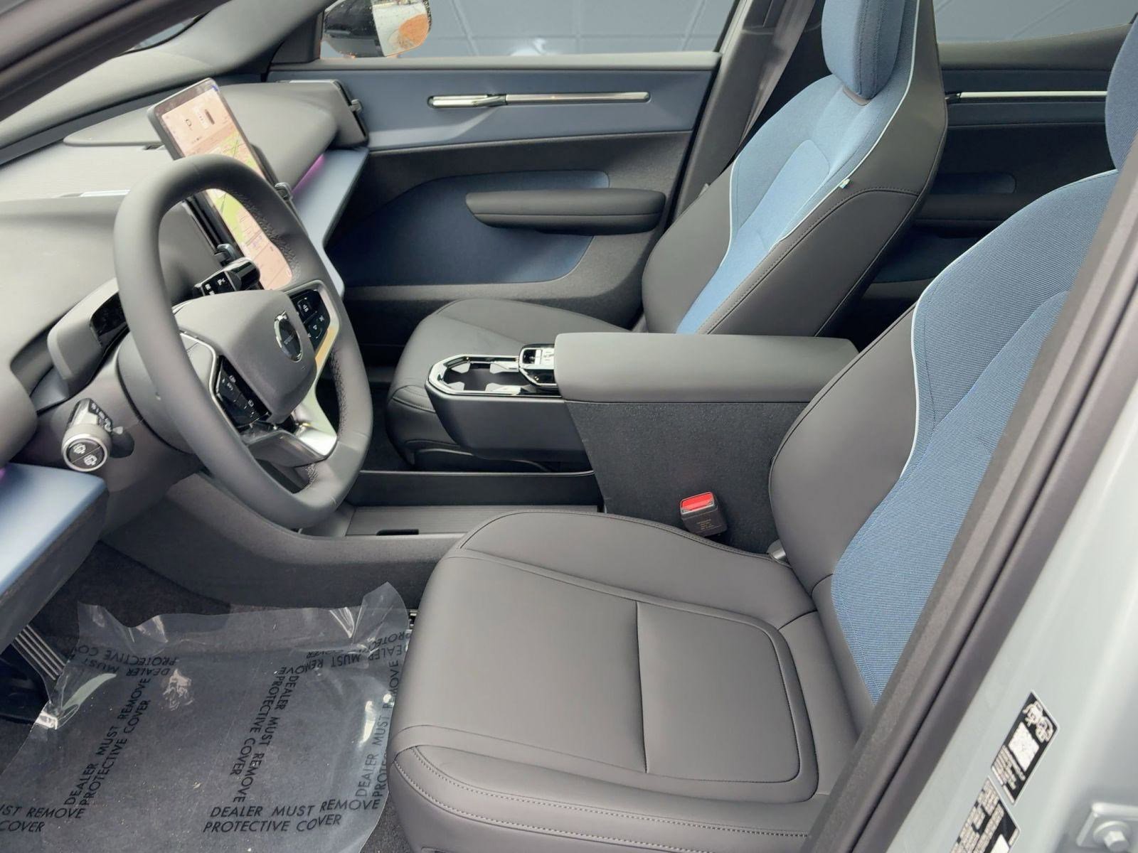 New 2026 Volvo EX30 Plus w/ Protection Package image 5