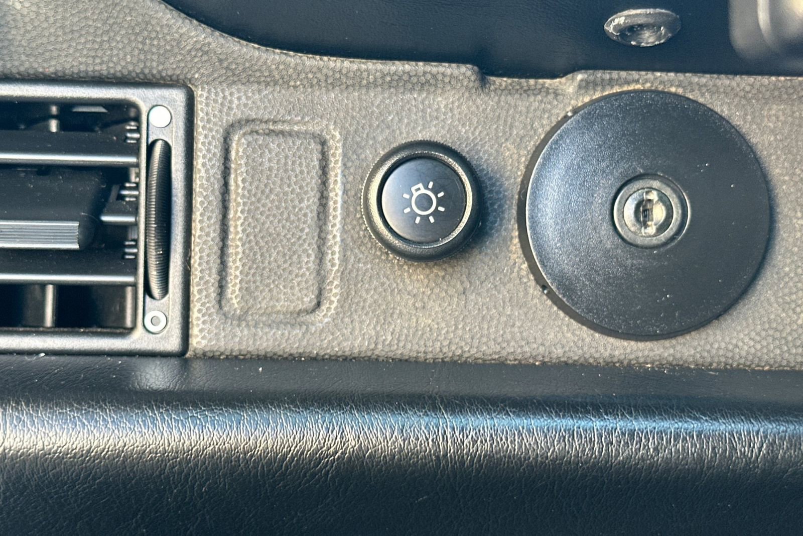 Used 1998 Porsche 911 Carrera S image 31