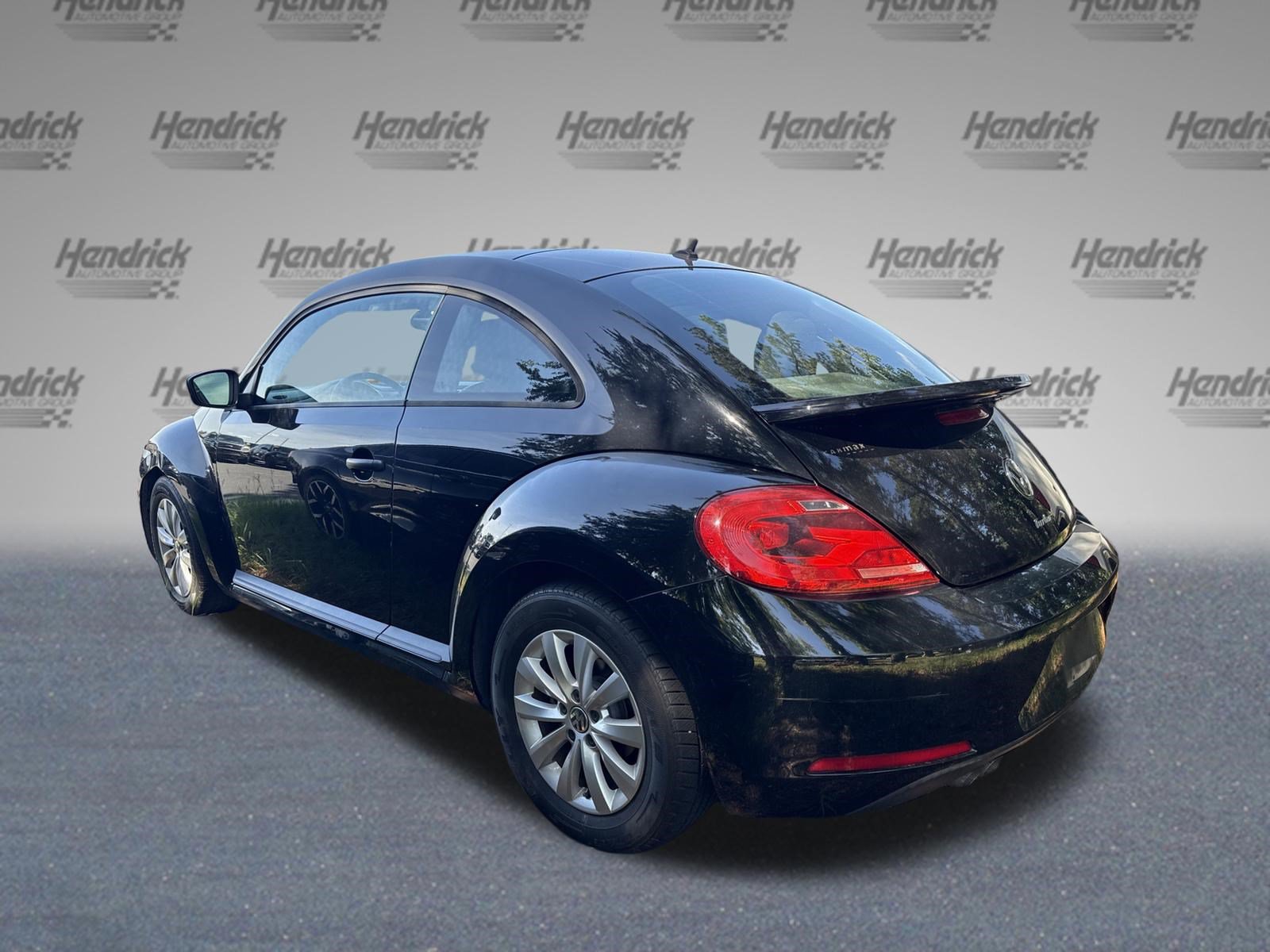 Used 2016 Volkswagen Beetle 1.8T S FWD image 8