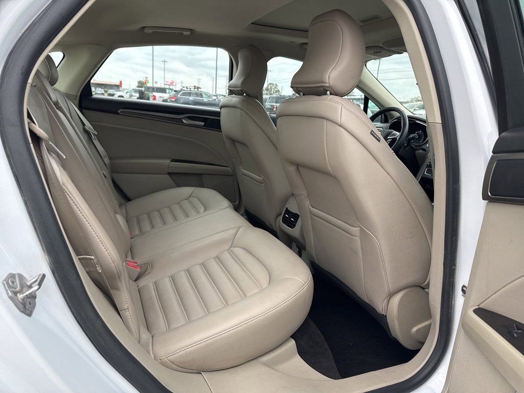 Used 2019 Ford Fusion SEL image 25