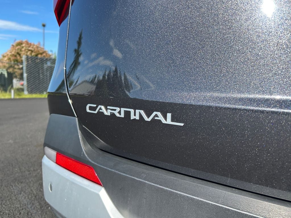 Used 2025 Kia Carnival FWD image 34