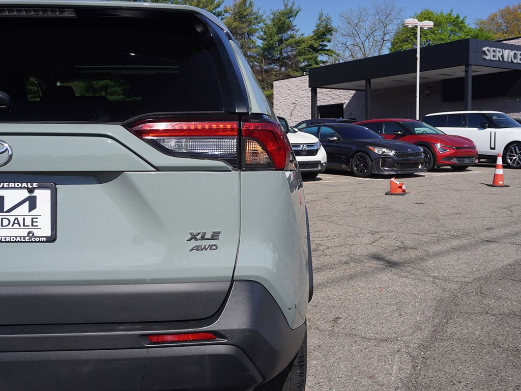 Used 2023 Toyota RAV4 XLE Premium AWD/4WD image 17