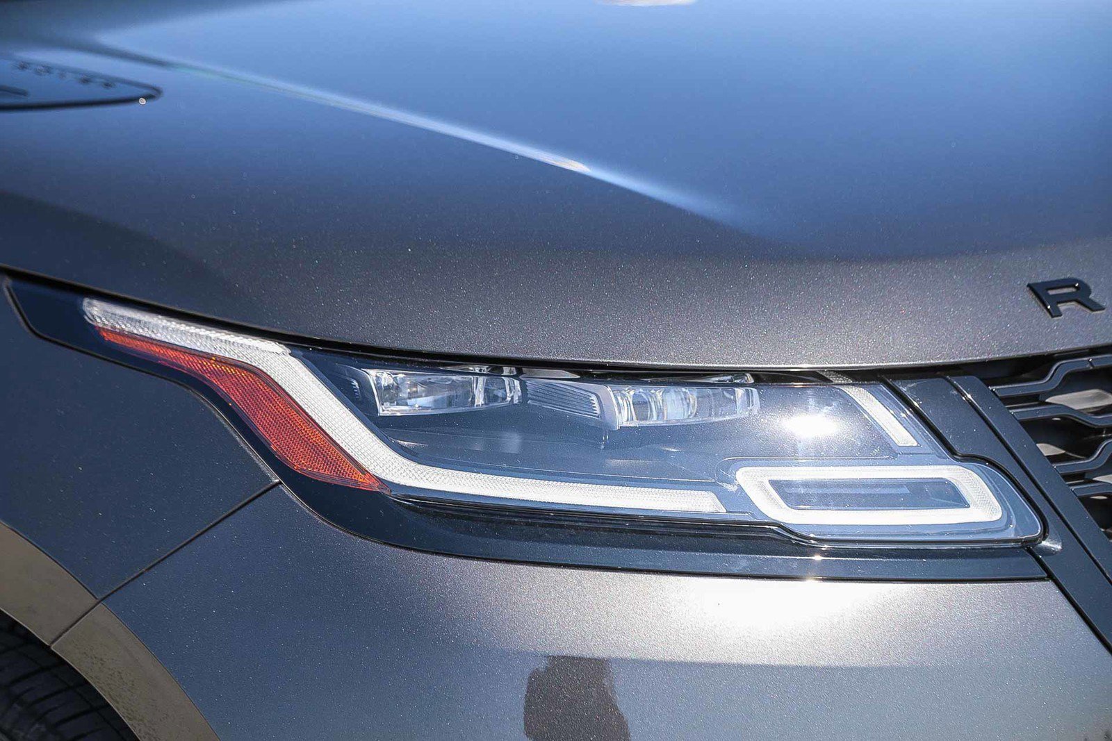 Used 2022 Land Rover Range Rover Velar R-Dynamic S image 8