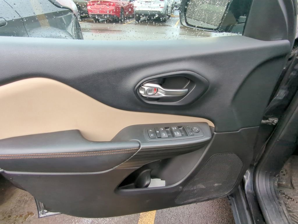 Used 2016 Jeep Cherokee Limited FWD image 8