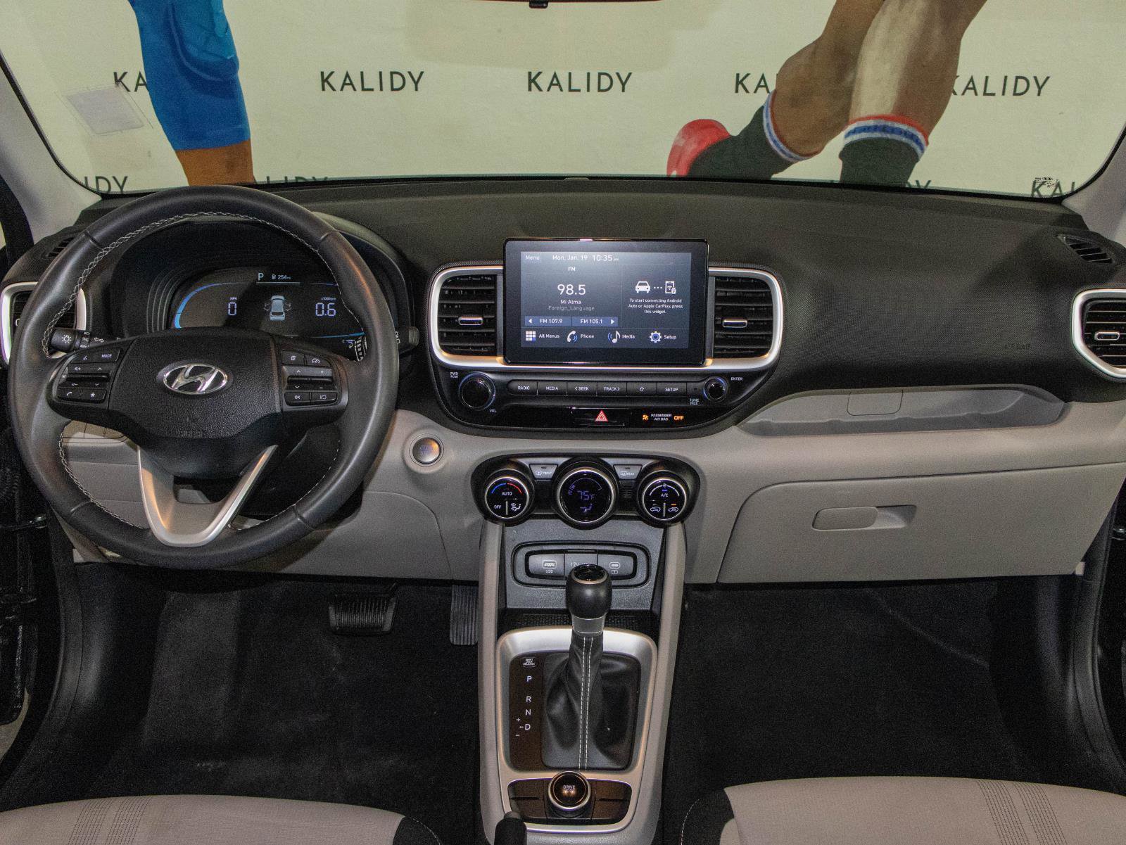 Used 2025 Hyundai Venue SEL image 3