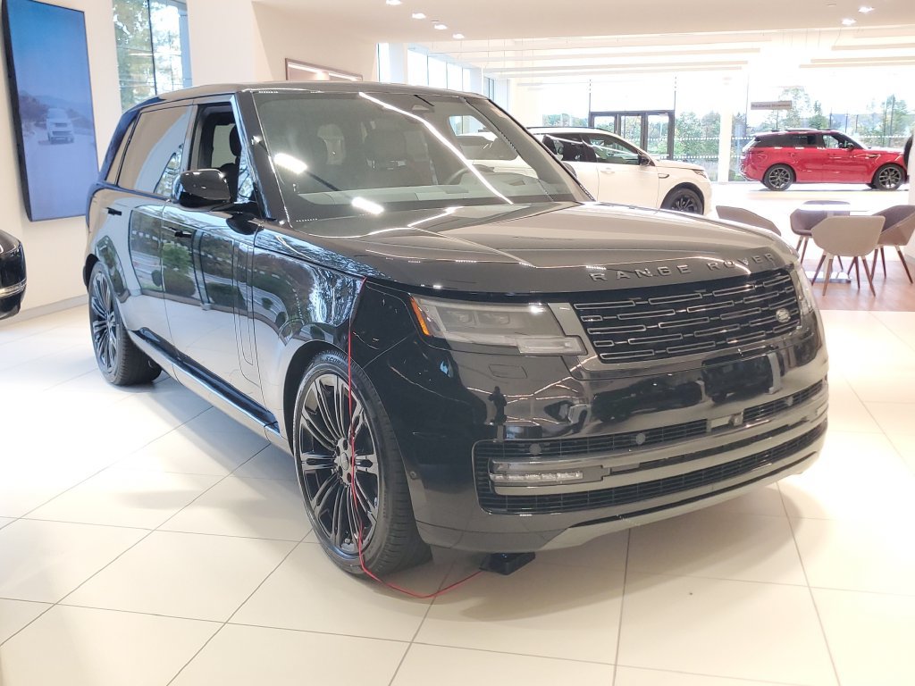 New 2026 Land Rover Range Rover Long Wheelbase SE AWD/4WD image 2