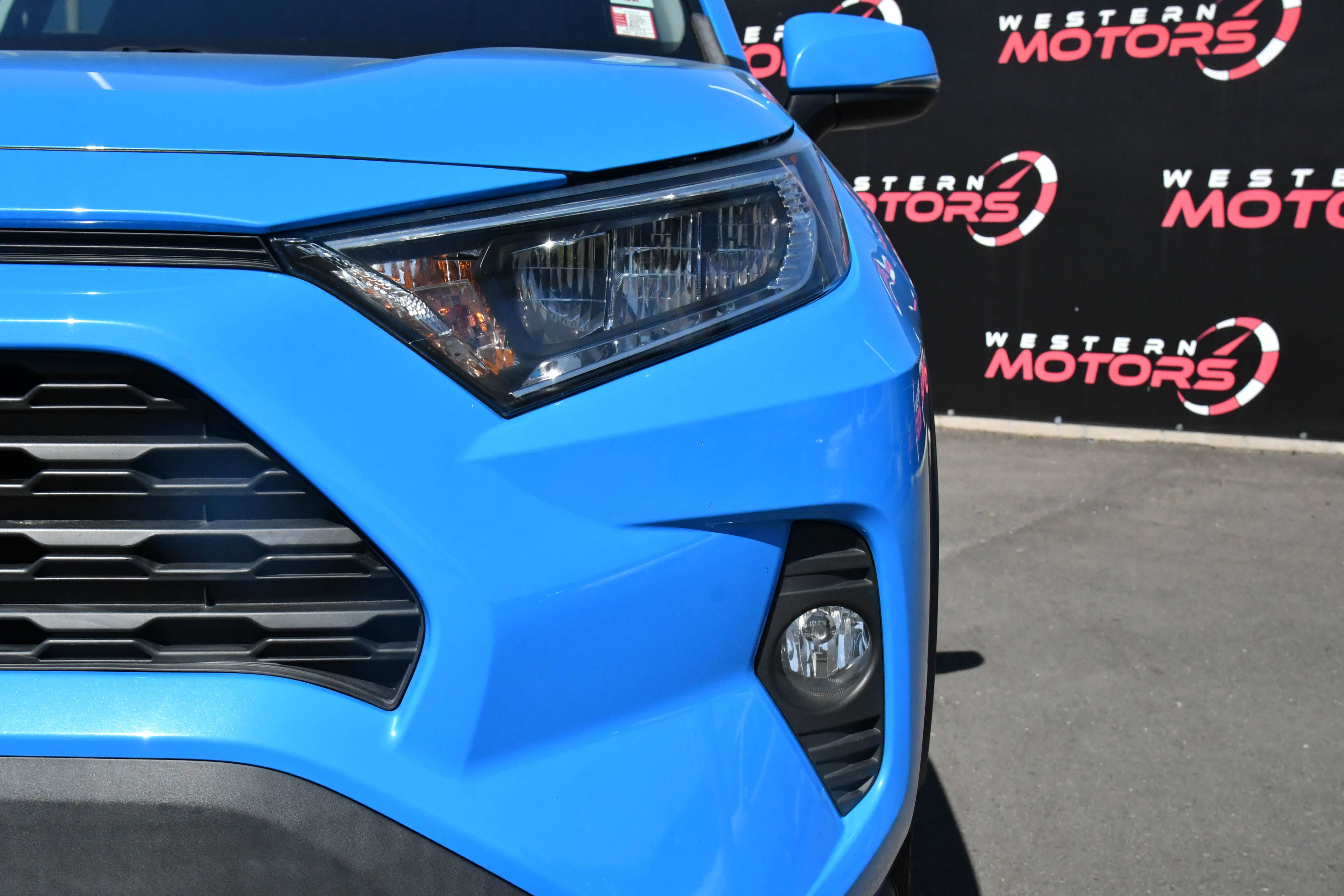 Used 2020 Toyota RAV4 XLE Premium FWD image 11