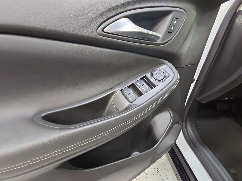 Certified 2024 Buick Encore GX Sport Touring FWD image 32