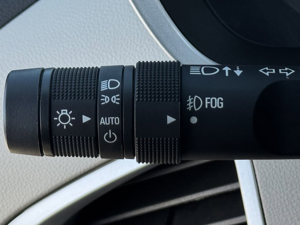 Used 2015 Chevrolet Equinox LT w/ Chrome Appearance Package image 21