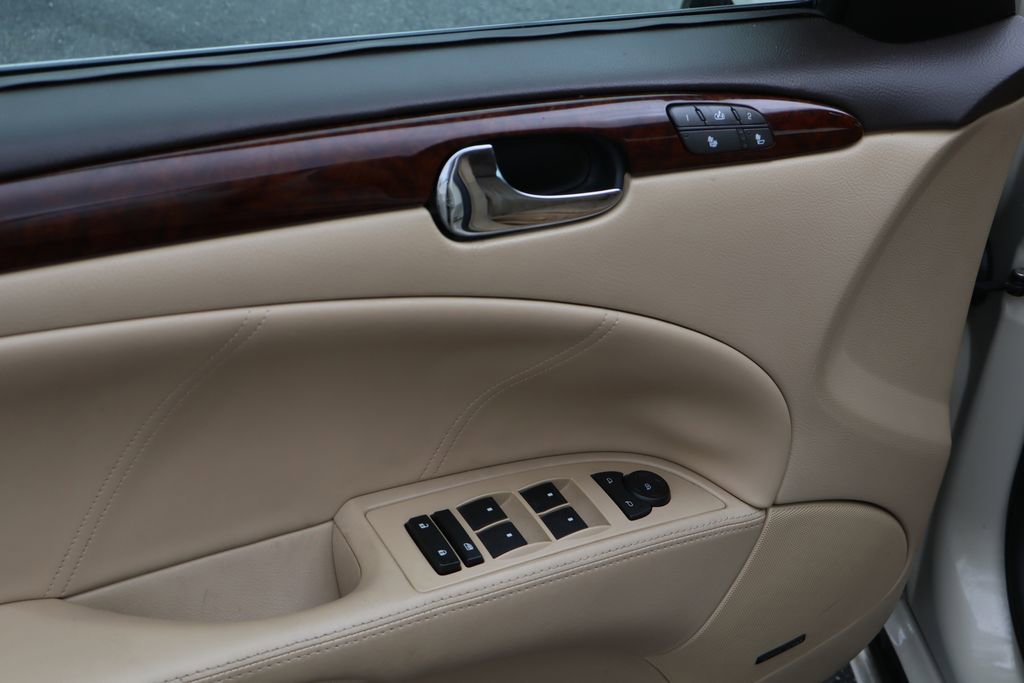 Used 2011 Buick Lucerne CXL image 15