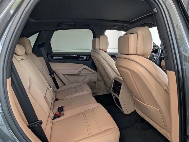 Used 2023 Porsche Cayenne AWD/4WD image 13