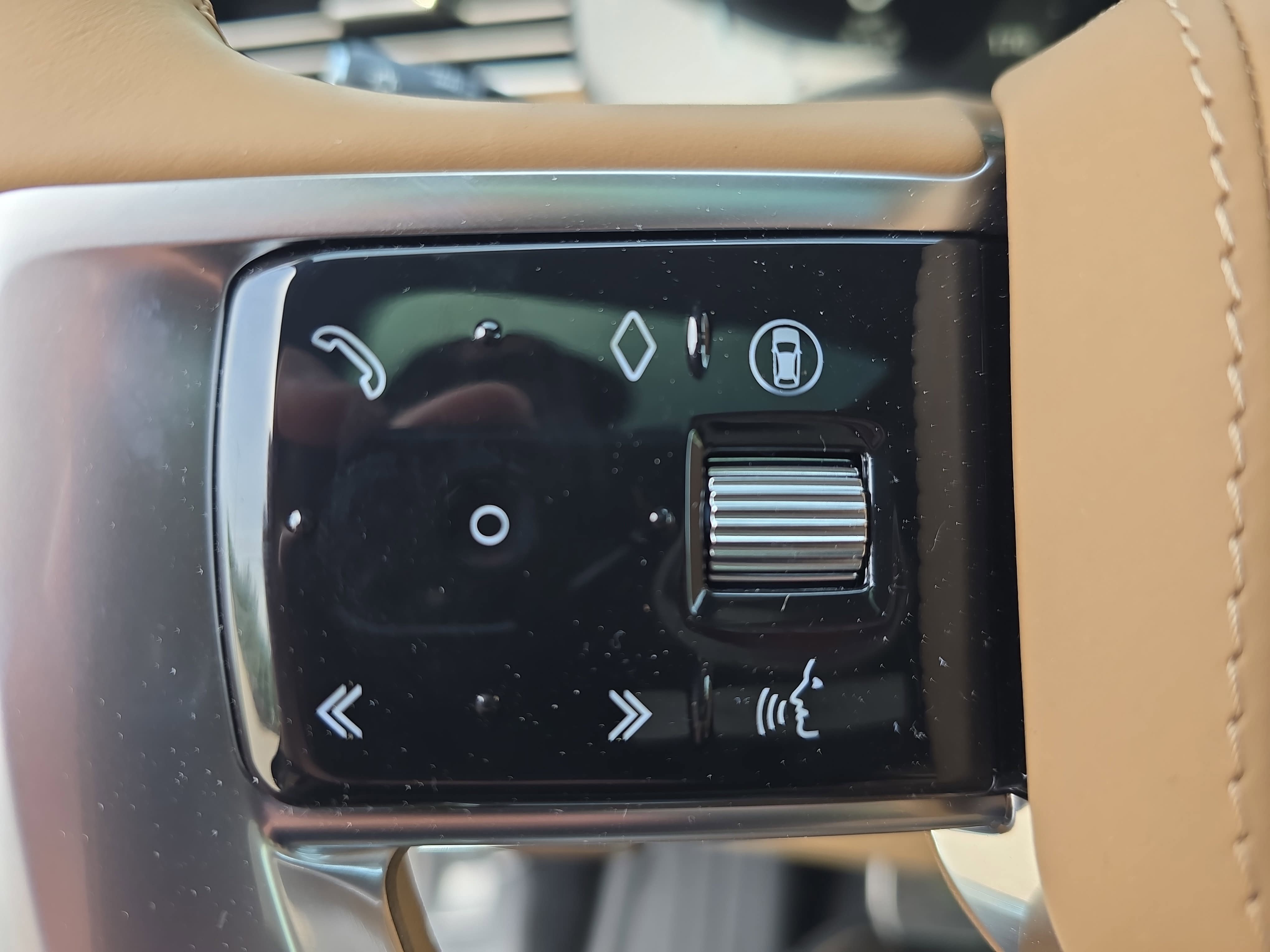 New 2026 Land Rover Range Rover Long Wheelbase SE AWD/4WD image 17