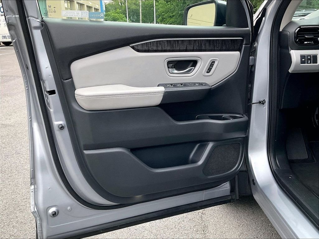 Used 2023 Honda Pilot Elite image 8