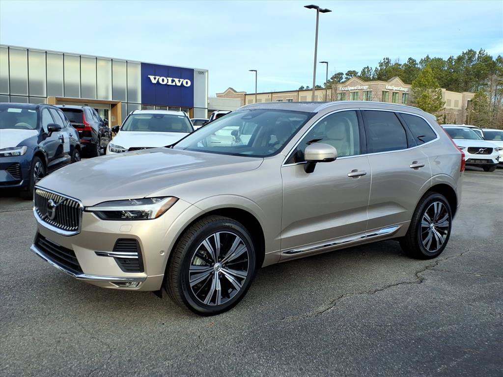 Certified 2023 Volvo XC60 B5 Plus w/ Climate Package image 7