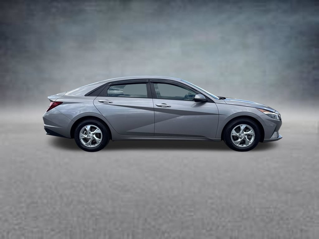 Used 2023 Hyundai Elantra SE w/ Cargo Package FWD image 5