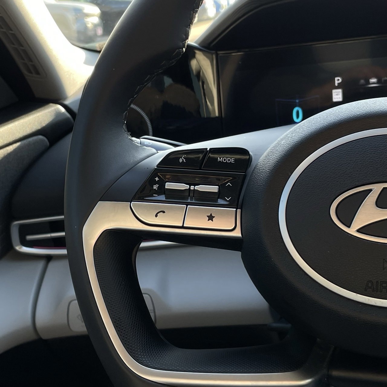 Used 2025 Hyundai Elantra Limited image 13