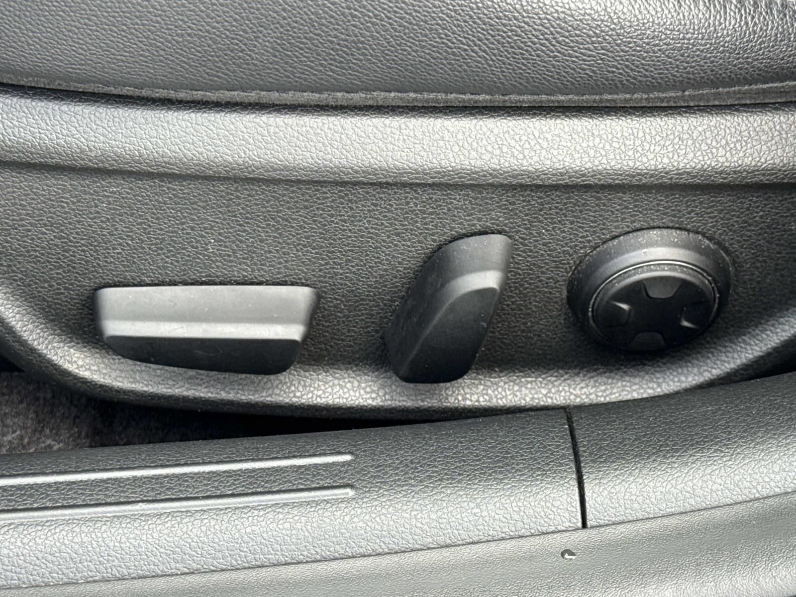 Used 2023 Genesis G70 2.0T image 21