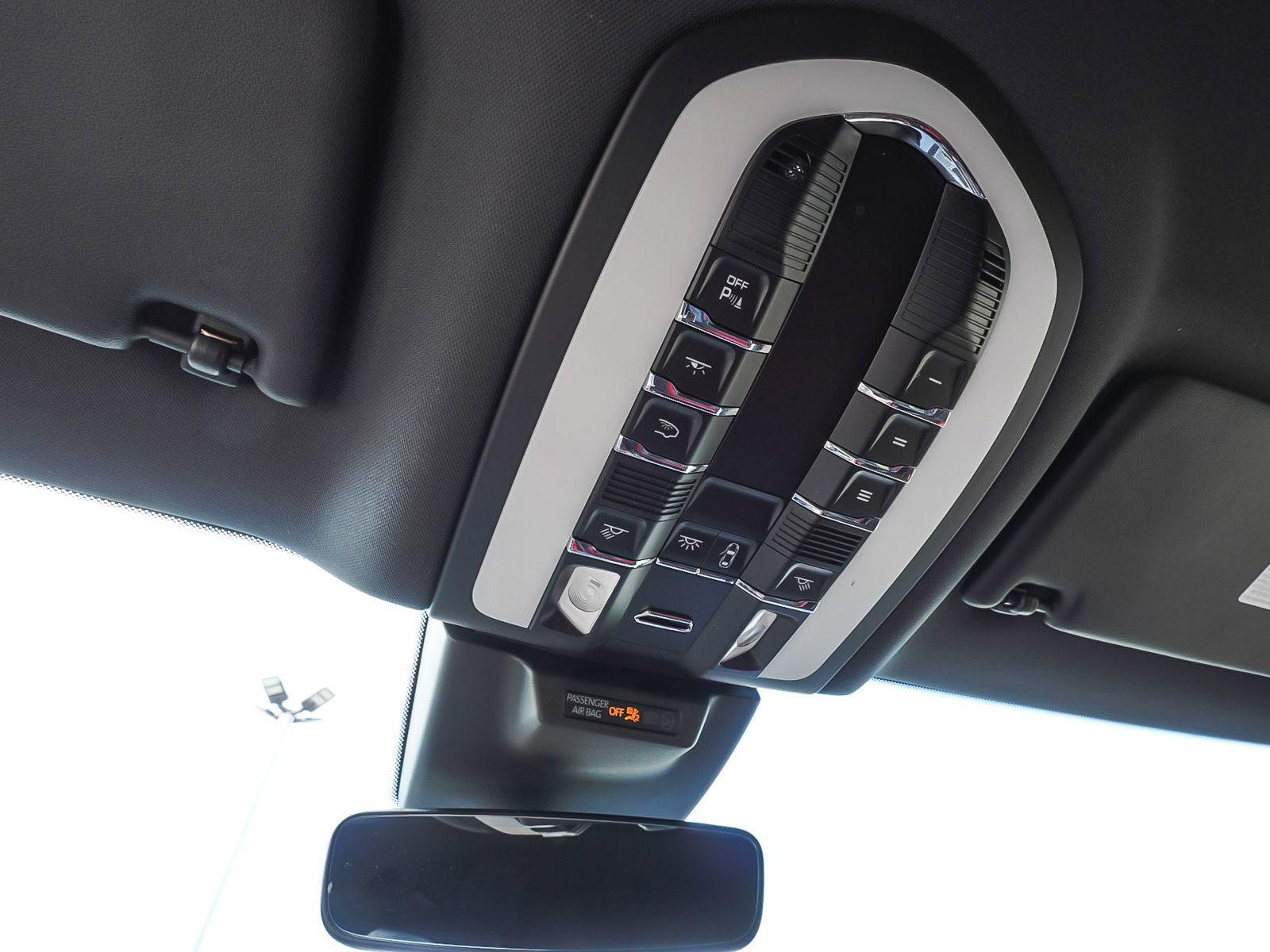 Used 2022 Porsche Macan AWD/4WD image 30