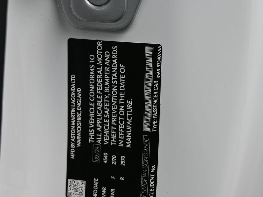 Used 2025 Aston Martin V8 Vantage Coupe image 21